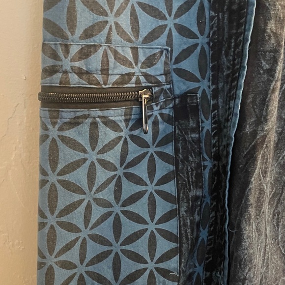 Women's Wide Leg Geometric Pattern Pants - Black And Blue S/M - Picture 3 of 8